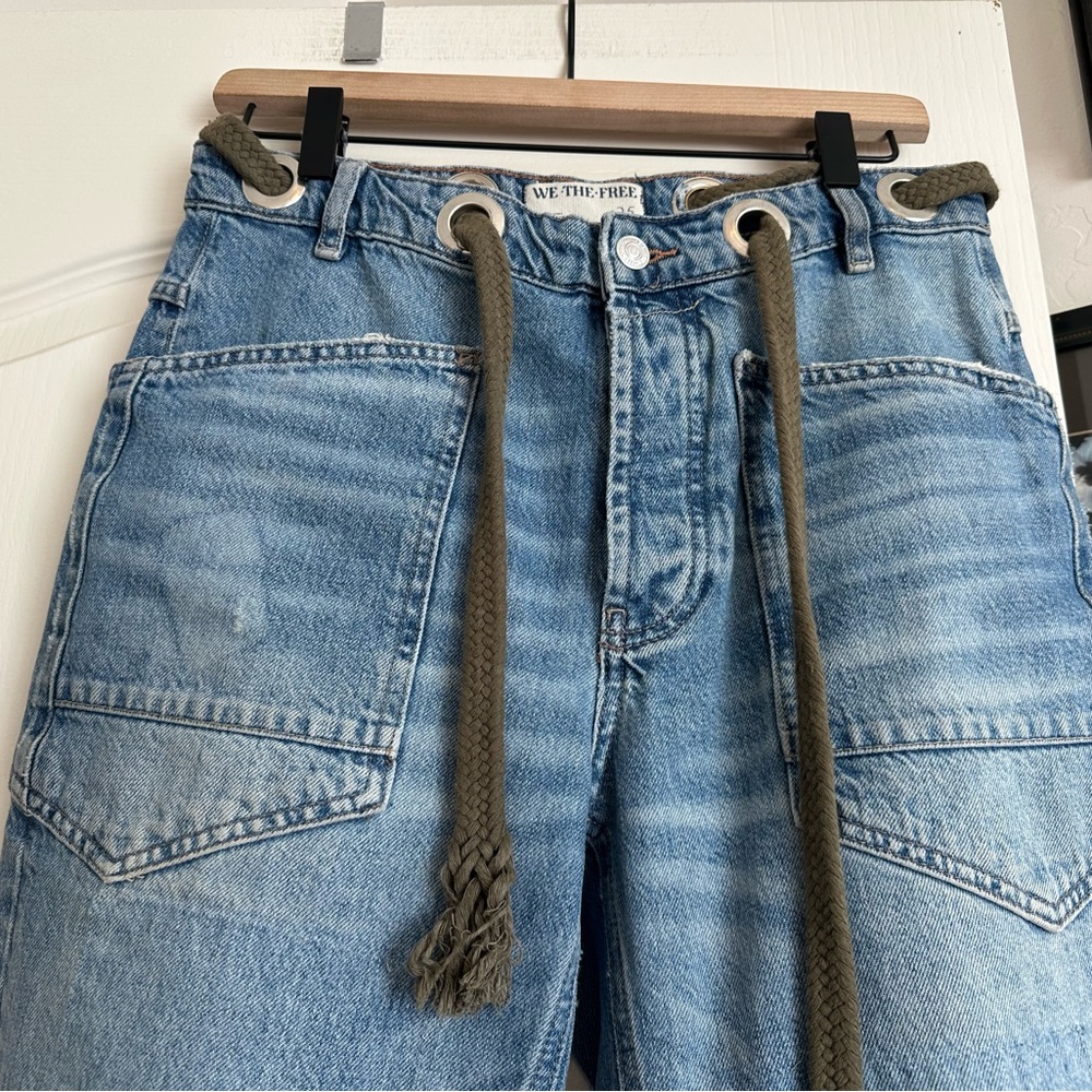 We The Free Moxie Barrel Jeans. Size: 25 - Picture 5 of 16